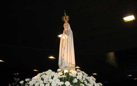 A Fatimai Szűzanya kegyszobra